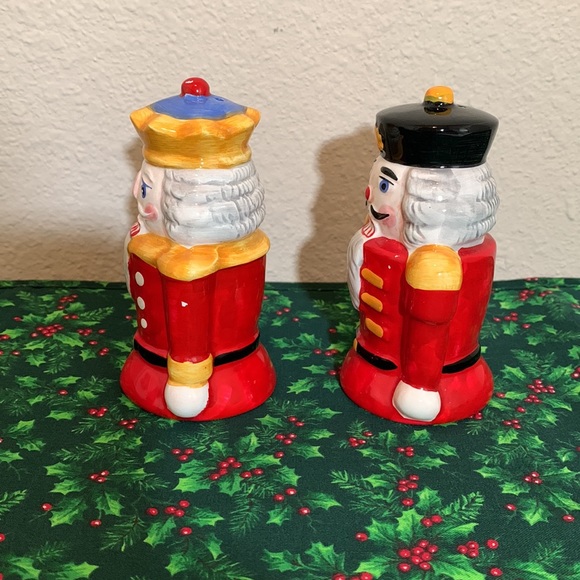 Vintage 1993 Nutcracker Salt & Pepper Shaker Set, VIB - Picture 4 of 9